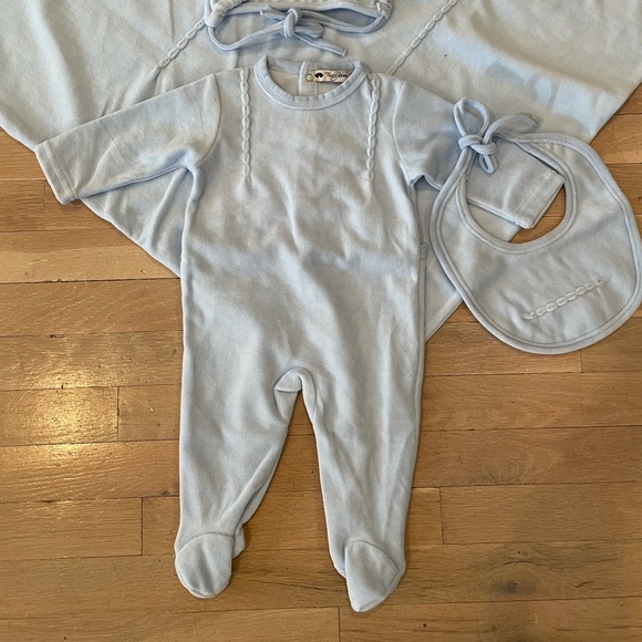 NWOT "Teddy Bear" Size 6 months, 4 pcs Velour One Piece Set w/Blanket Retail $60 - Picture 3 of 6
